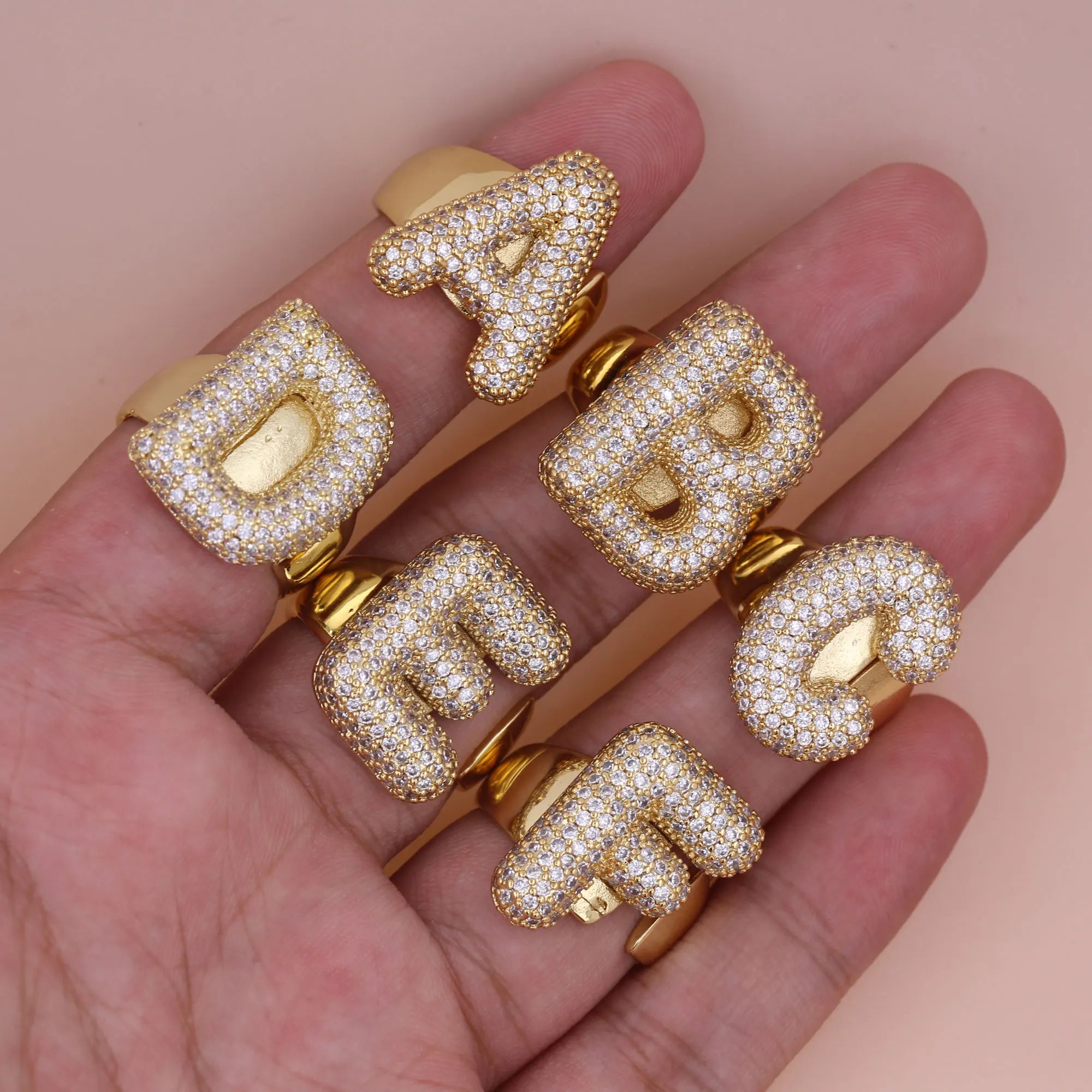Anillos de letras gruesos