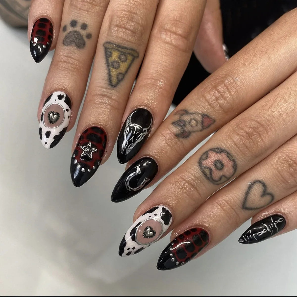 French Fake Nails Red Five-pointed Star False Nails Full Cover Press on Nail Tips y2k Nail Art Almond Artificial Nail Patches - Planet Missy