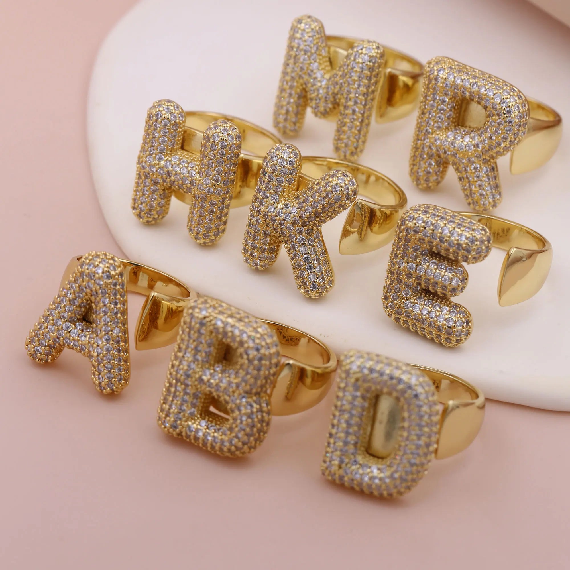 Anillos de letras gruesos