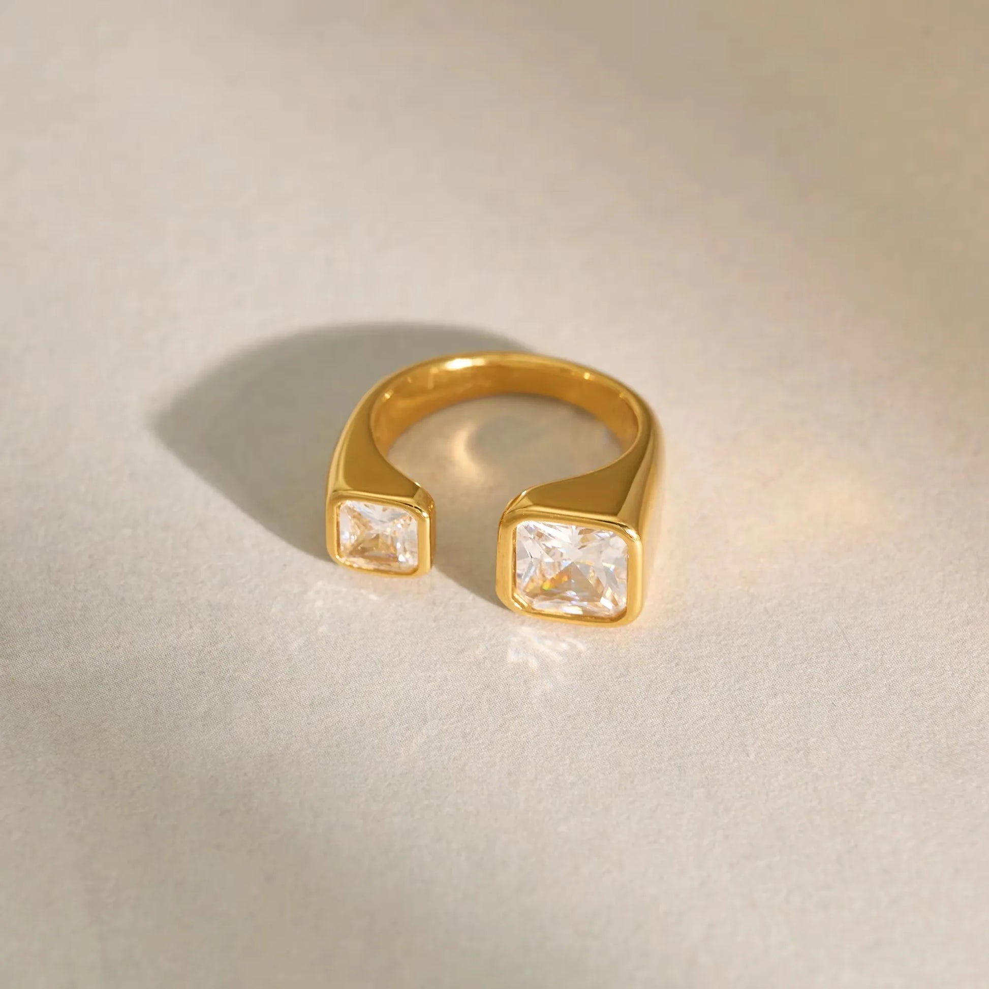 Lupa Ring