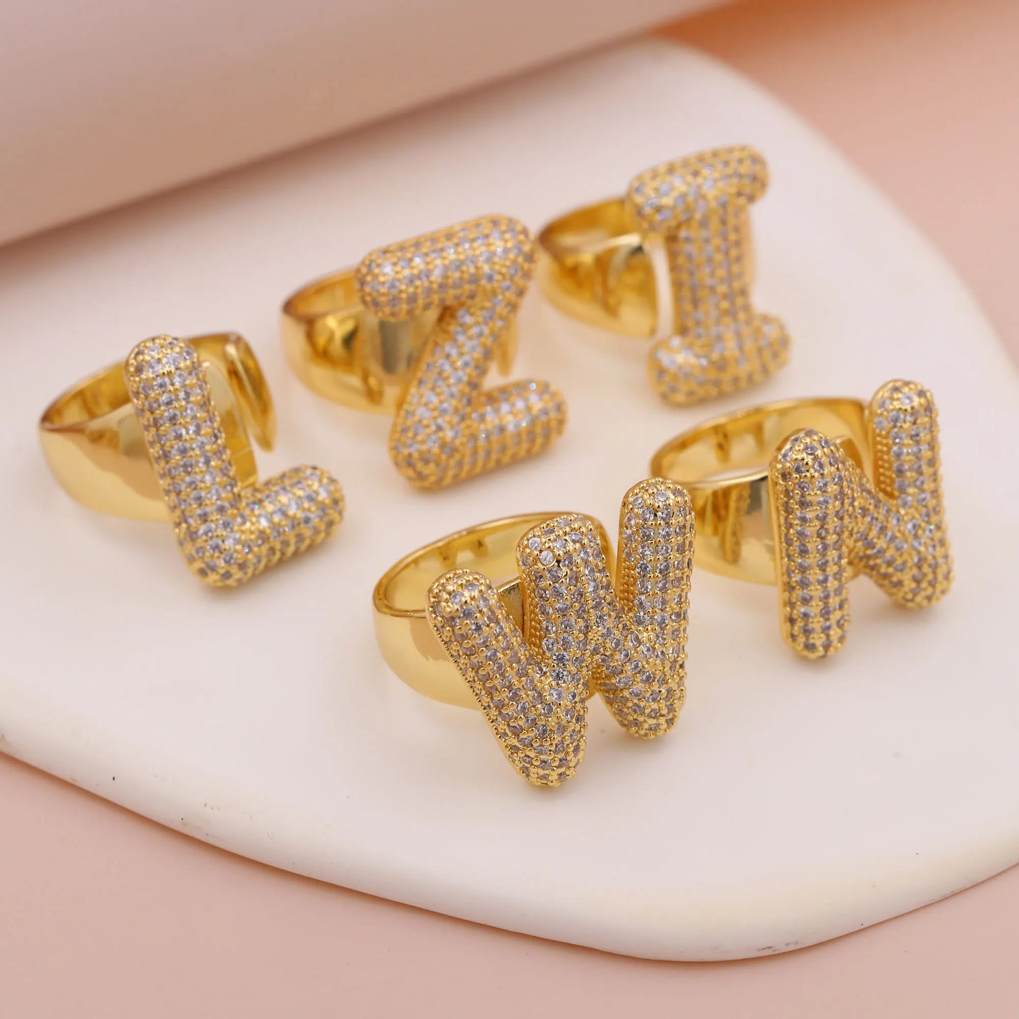 Anillos de letras gruesos