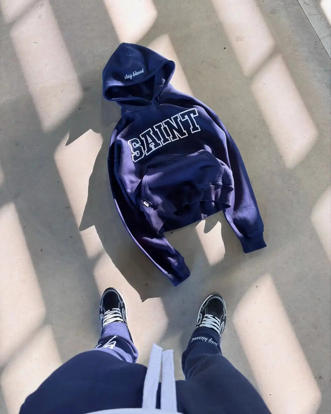 Nuevo traje de streetwear hip-hop para hombres, chándal casual retro con estampado de letras, sudadera con cremallera gris Harajuku para mujeres