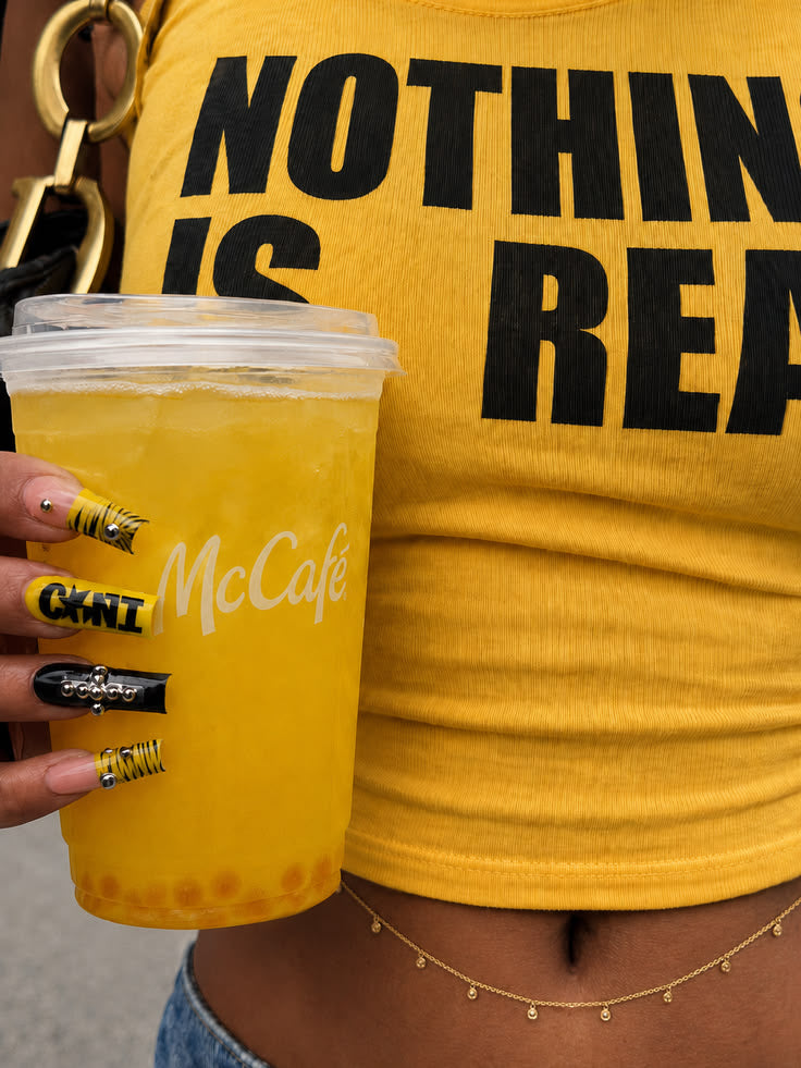 Nada Es Real Baby Tee